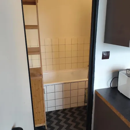 Elizabeth Apartment *